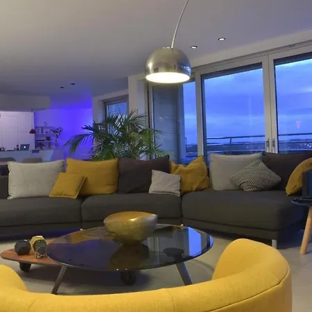Master Bedroom In Design Penthouse Arrondissement di Malines